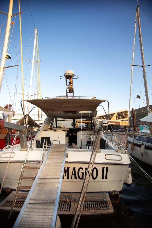 Отель Magno II Boat Сан-Адриан-де-Бесос Экстерьер фото